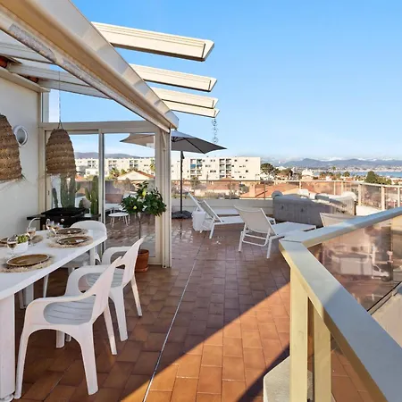 公寓 The Rooftop - Jacuzzi - Sea - 180 Terrace - Parking 昂蒂布