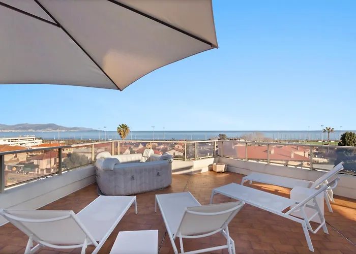 公寓 The Rooftop - Jacuzzi - Sea - 180 Terrace - Parking 昂蒂布