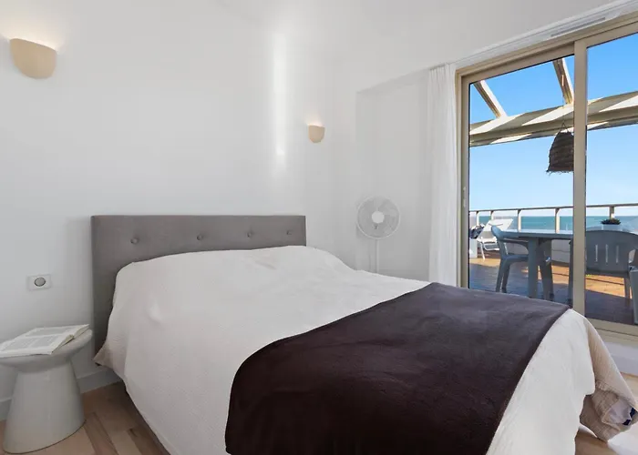 公寓 The Rooftop - Jacuzzi - Sea - 180 Terrace - Parking 昂蒂布