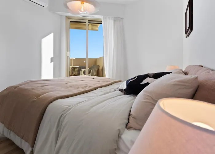 The Rooftop - Jacuzzi - Sea - 180 Terrace - Parking 昂蒂布