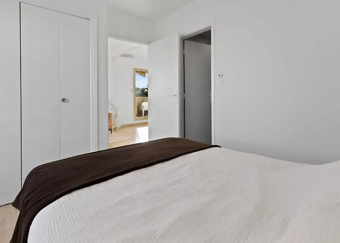 公寓 The Rooftop - Jacuzzi - Sea - 180 Terrace - Parking 昂蒂布