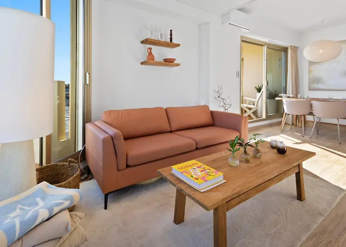 公寓 The Rooftop - Jacuzzi - Sea - 180 Terrace - Parking 昂蒂布