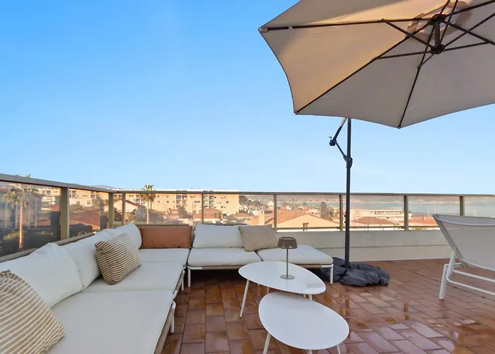 公寓 The Rooftop - Jacuzzi - Sea - 180 Terrace - Parking 昂蒂布